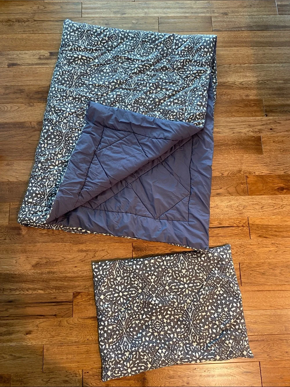 Pottery Barn Purple/Gray and White Quilted comforter with Damask pillow cover